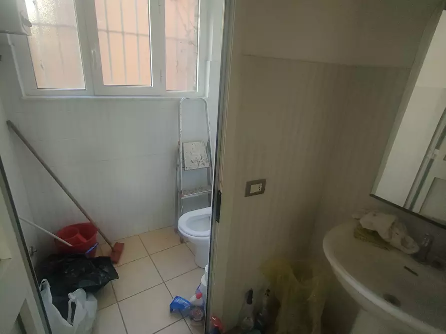 Immagine 4 di Locale commerciale in affitto  in Via Sobborgo Spina a Sarzana