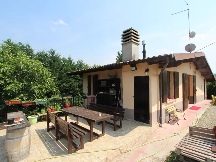 Immagine 1 di Casa indipendente in vendita  in Via Ca' Agostini a Valsamoggia
