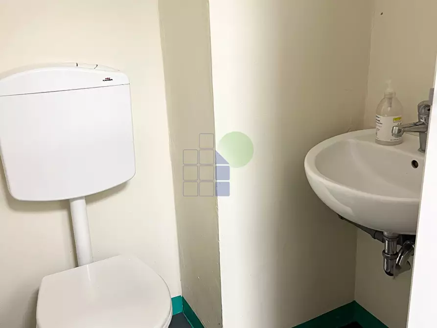 Immagine 21 di Attività artigianale in affitto  in Via dell' Artigianato 45 a Livorno
