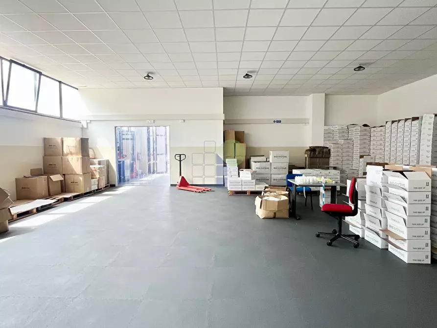 Immagine 1 di Attività artigianale in affitto  in Via dell' Artigianato 45 a Livorno
