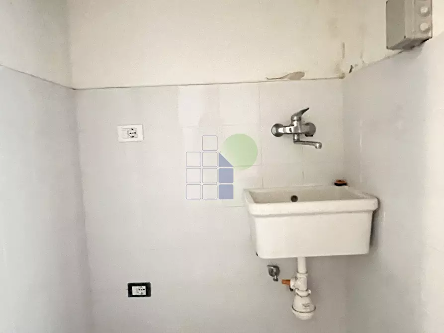 Immagine 6 di Capannone industriale in affitto  in Corso Amedeo 11 a Livorno