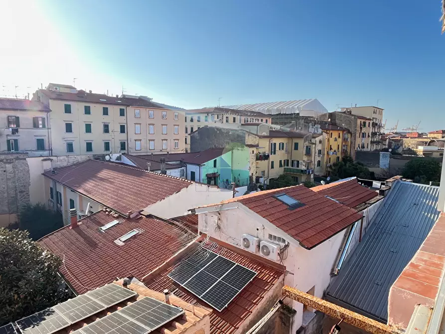 Immagine 18 di Quadrilocale in vendita  in Piazza Due Giugno 35 a Livorno