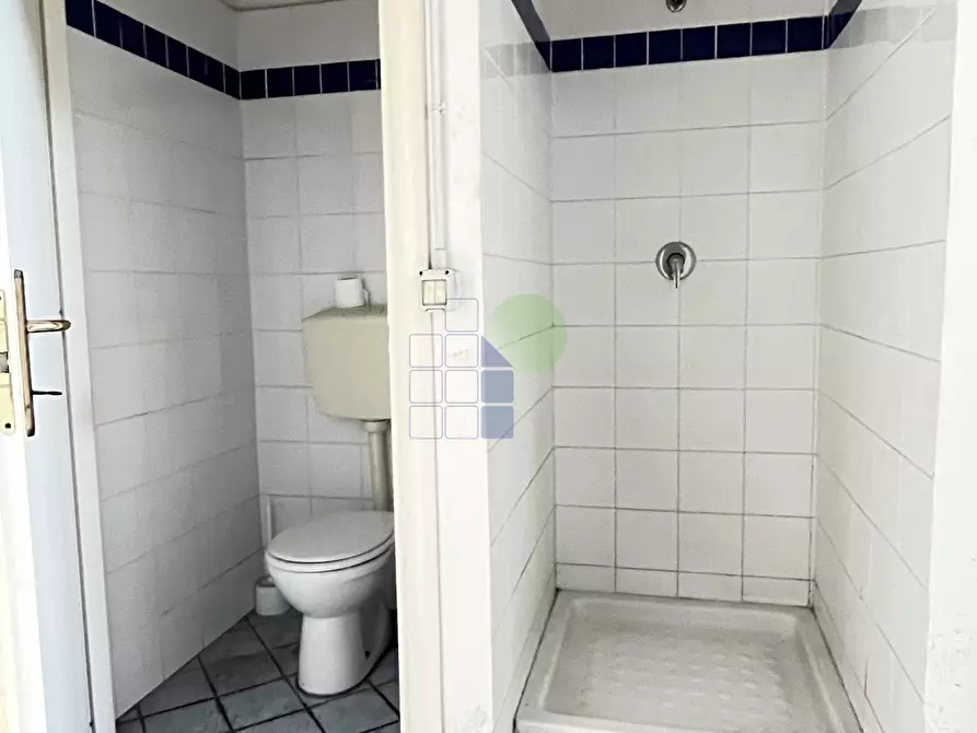 Immagine 4 di Attività artigianale in affitto  in Via Del Marzocco 40 a Livorno