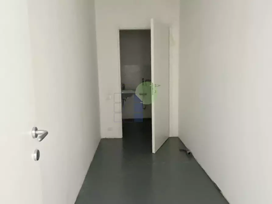 Immagine 7 di Attività artigianale in affitto  in Via dell' Artigianato 45 a Livorno