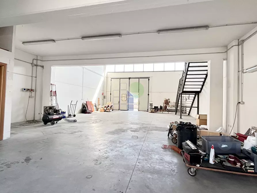 Immagine 2 di Capannone industriale in affitto  in Via Pera 33 a Livorno