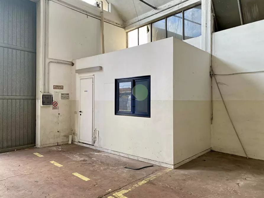 Immagine 8 di Attività artigianale in vendita  in Via Aurelio Nicolodi 45 a Livorno