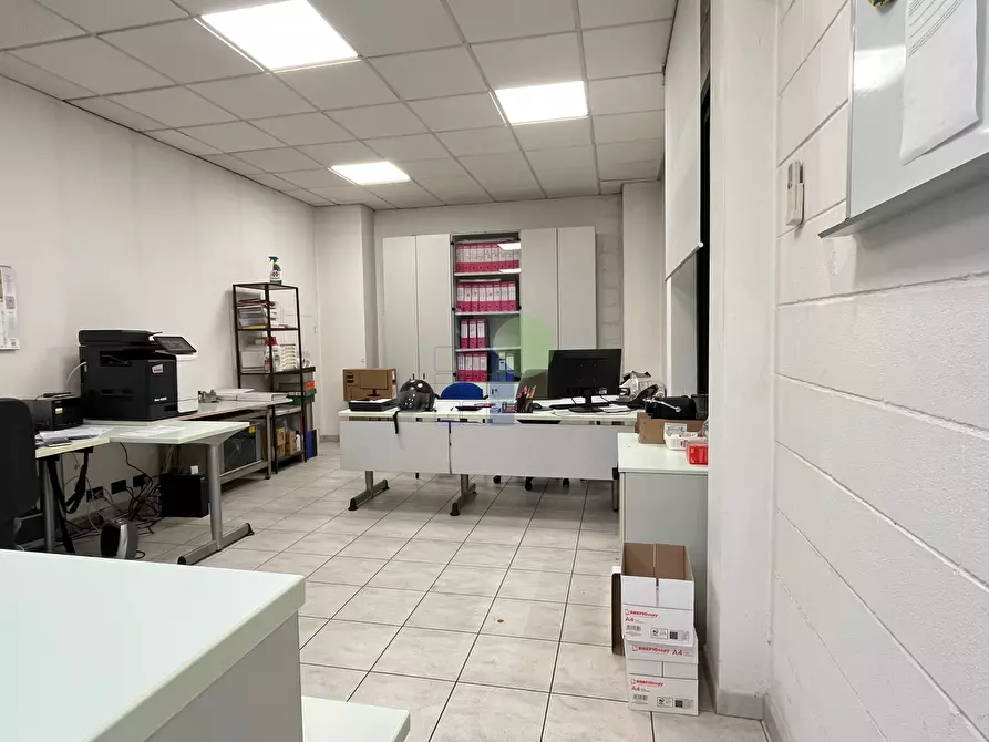 Immagine 14 di Attività artigianale in affitto  in Via Provinciale Pisana 111 a Livorno