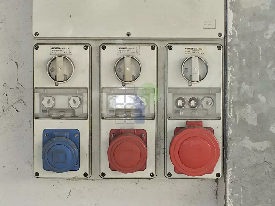 Immagine 9 di Attività artigianale in vendita  in via Arno 22 a Piombino