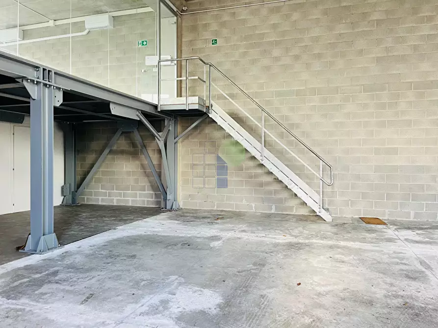 Immagine 6 di Attività artigianale in affitto  in Via Dell'Artigianato 43 a Livorno