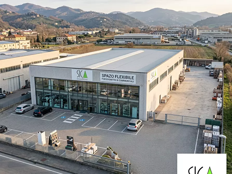 Immagine 2 di Capannone industriale in vendita  a Massa