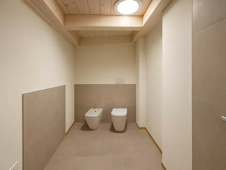 Immagine 12 di Quadrilocale in vendita  in Via Mazzini 1 a Meina