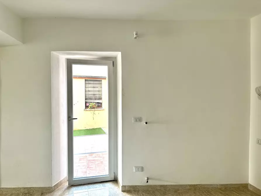 Immagine 9 di Bilocale in vendita  in Via Crosa 1 a Arona