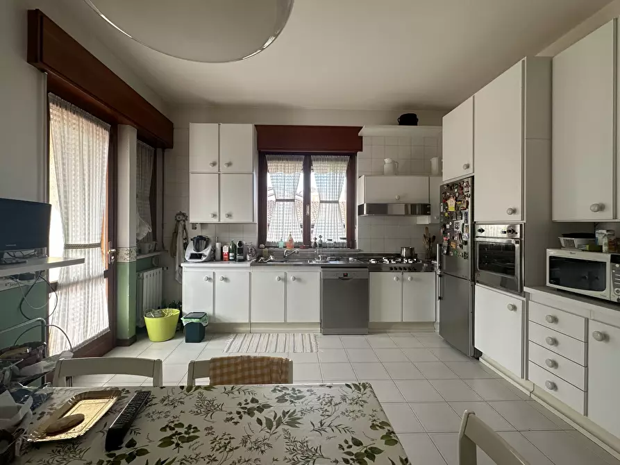 Immagine 4 di Villa in vendita  in Via Varallo Pombia 2 a Castelletto Sopra Ticino