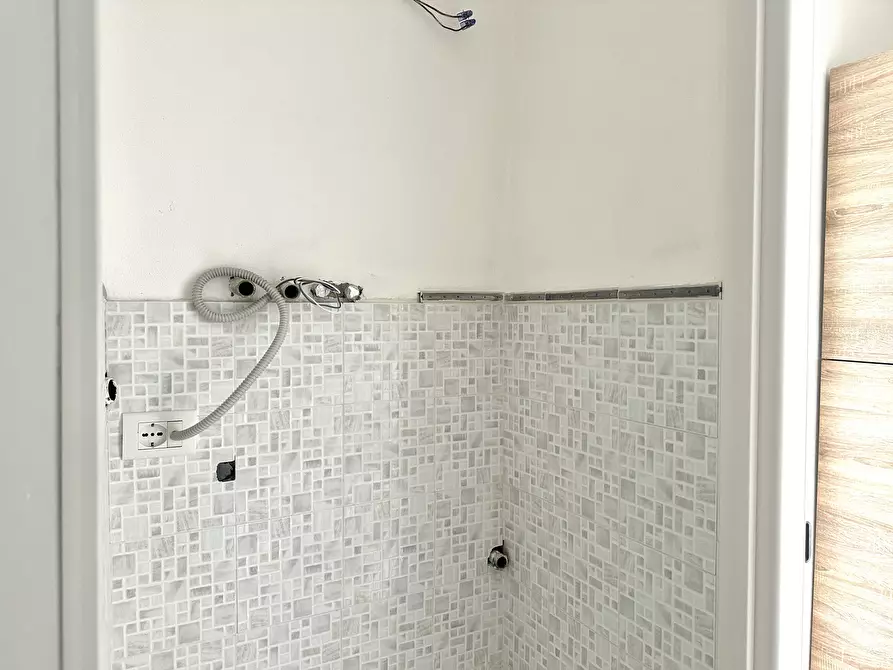 Immagine 15 di Bilocale in vendita  in Via Crosa 1 a Arona