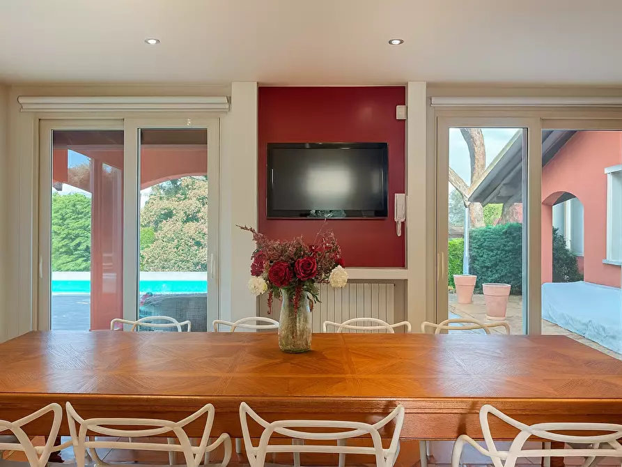 Immagine 5 di Villa in vendita  in Via Madonna della Motta 1 a Dormelletto