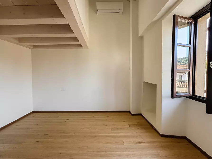 Immagine 16 di Quadrilocale in vendita  in Via Mazzini 1 a Meina