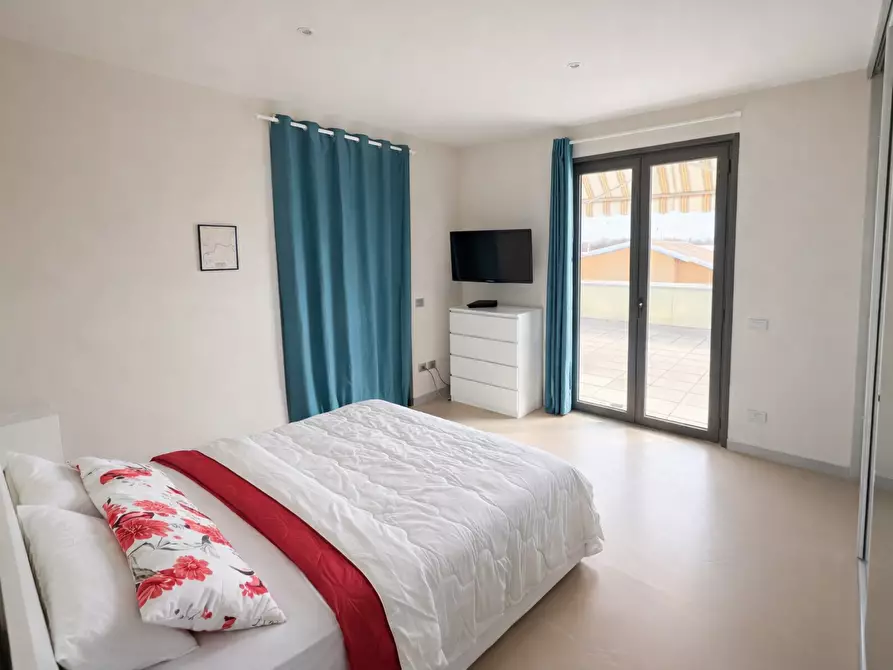 Immagine 5 di Trilocale in vendita  in Viale Cesare Battisti 1 a Briga Novarese