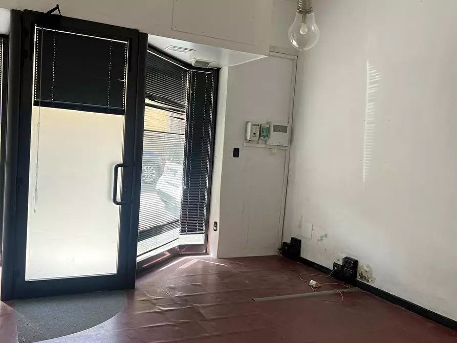 Immagine 1 di Locale commerciale in vendita  in Via delle Panche a Firenze