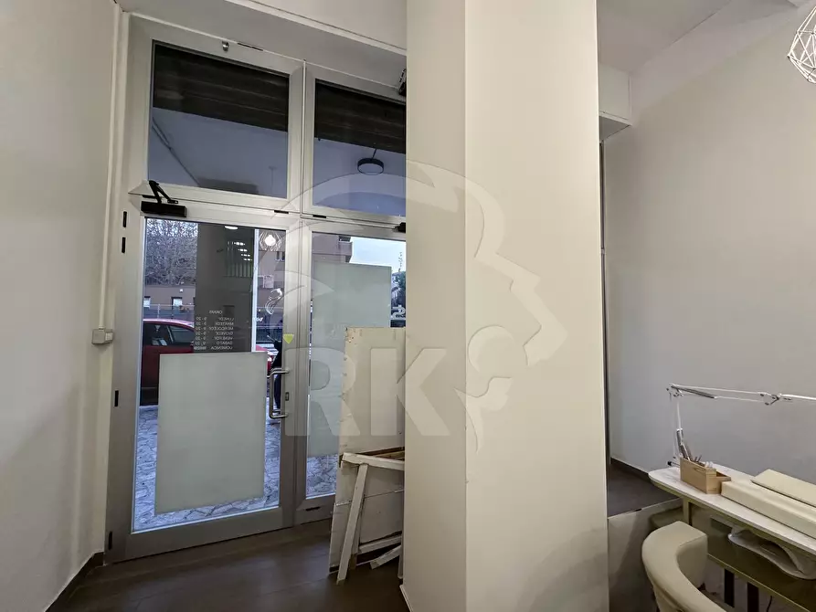 Immagine 33 di Locale commerciale in affitto  in Via Riva di Reno 56 a Bologna