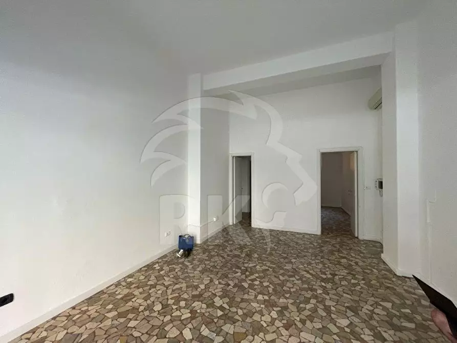 Immagine 42 di Locale commerciale in affitto  in via Milazzo a Bologna