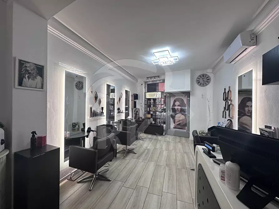 Immagine 1 di Locale commerciale in vendita  in via d'azeglio 51 a Bologna