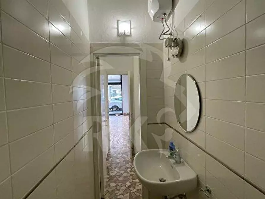 Immagine 23 di Locale commerciale in affitto  in via Milazzo a Bologna