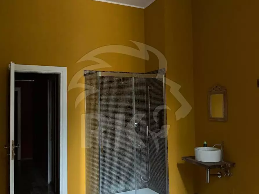 Immagine 6 di Locale commerciale in affitto  in Via Sant'Isaia 34a a Bologna