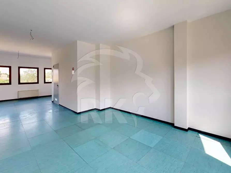 Immagine 1 di Laboratorio in affitto  a Bologna