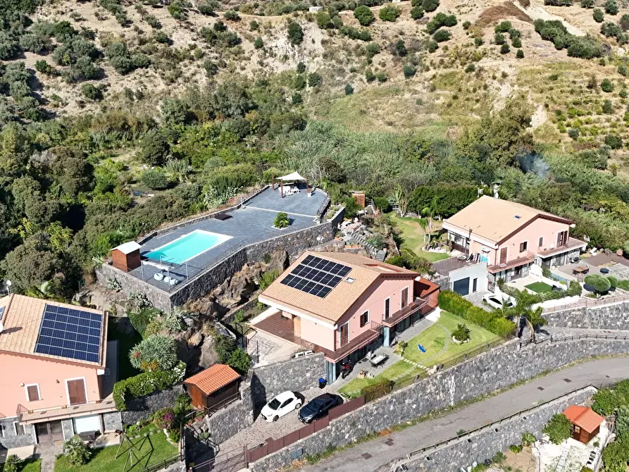 Immagine 44 di Villa in vendita  in Via Vincenzo Bellini 163 a Piedimonte Etneo