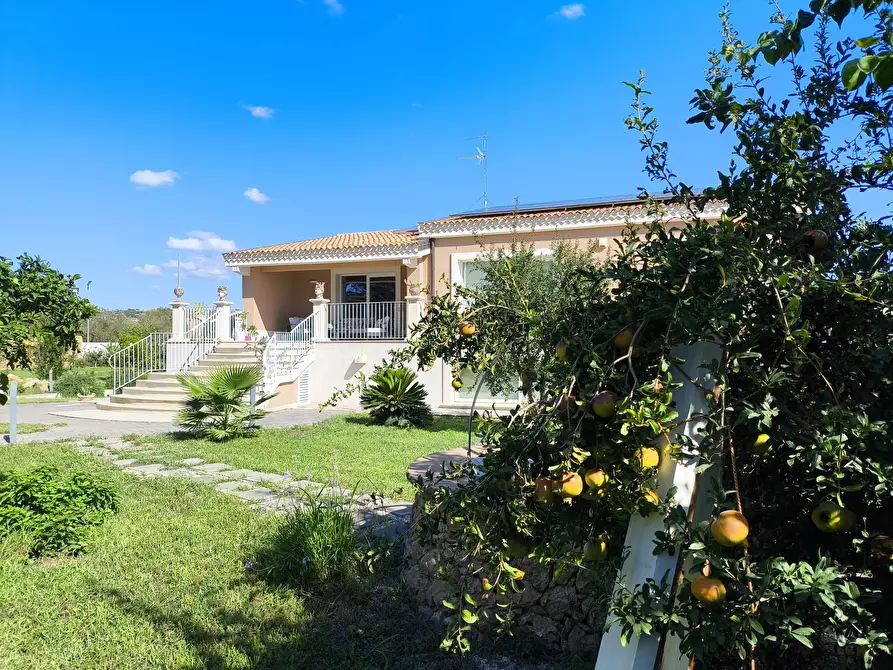 Immagine 38 di Villa in vendita  a Siracusa