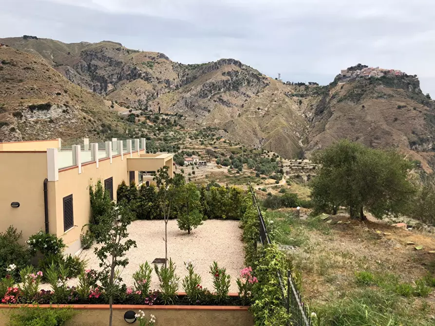 Immagine 52 di Villa in vendita  in Via Roma 21 a Taormina