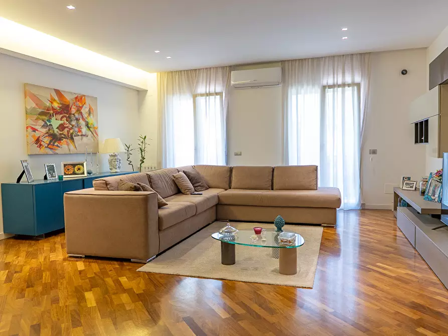 Immagine 1 di Appartamento in vendita  in Via Corsica 3 a Siracusa