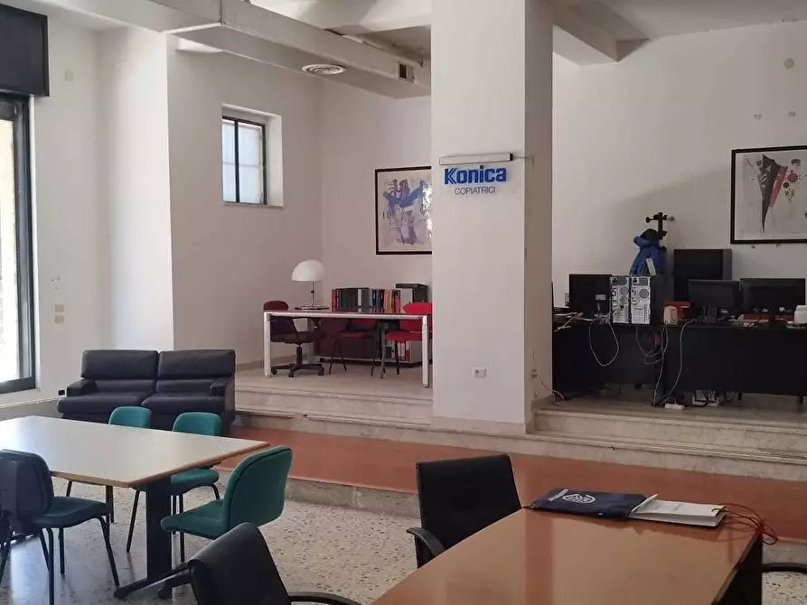 Immagine 8 di Locale commerciale in vendita  a Siracusa