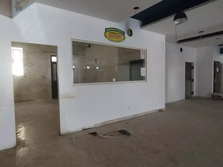 Immagine 16 di Locale commerciale in affitto  a Siracusa