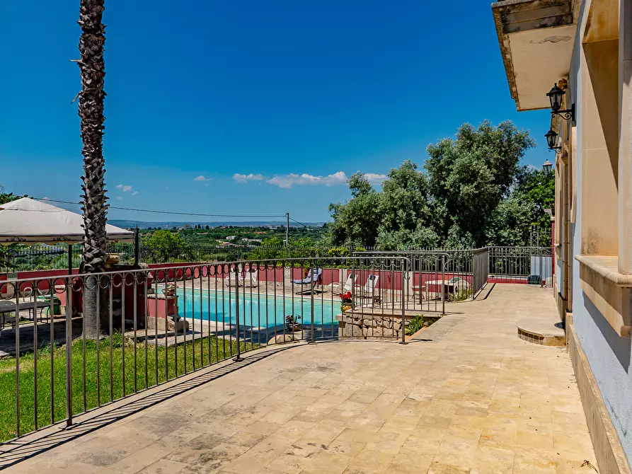 Immagine 31 di Villa in vendita  in Via Agamennone 2 a Siracusa