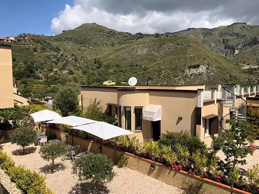 Immagine 55 di Villa in vendita  in Via Roma 21 a Taormina
