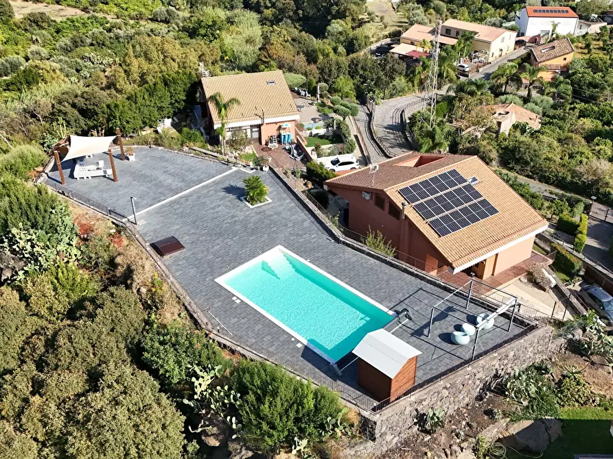 Immagine 101 di Villa in vendita  in Via Vincenzo Bellini 163 a Piedimonte Etneo