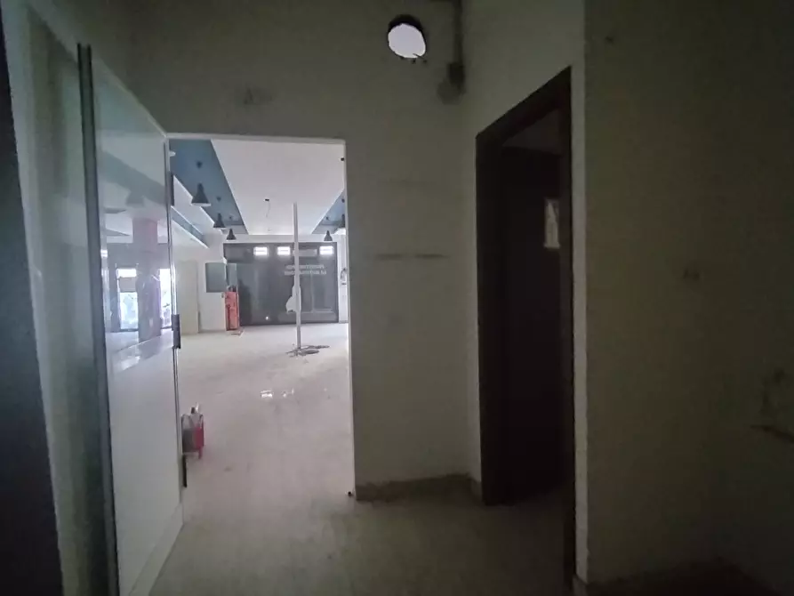Immagine 18 di Locale commerciale in affitto  a Siracusa