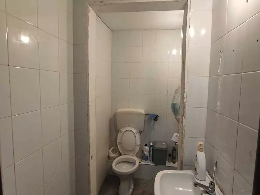 Immagine 17 di Locale commerciale in vendita  in Via Filisto 115 a Siracusa