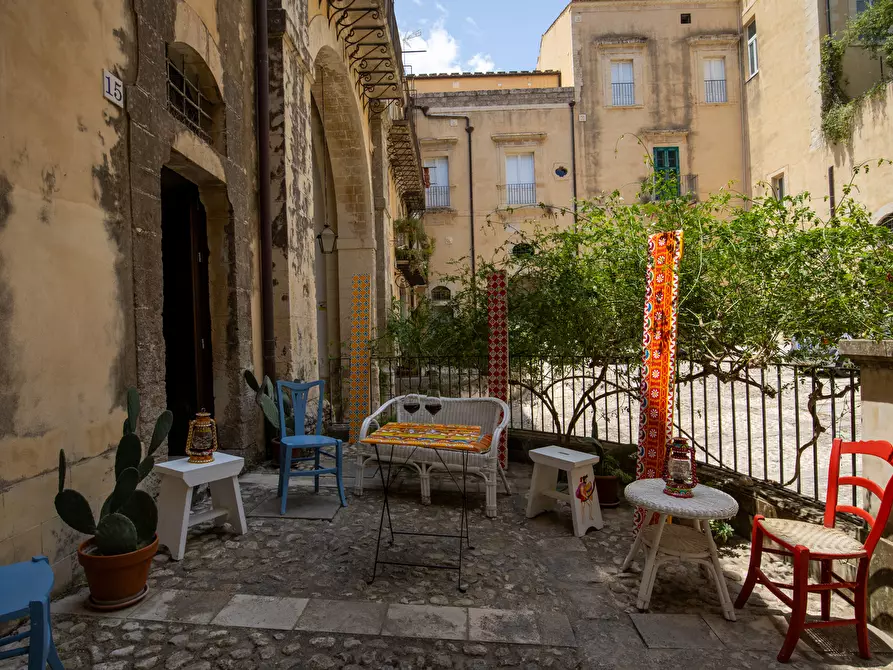 Immagine 4 di Appartamento in vendita  in Via Camillo Benso Conte di Cavour 48 a Noto