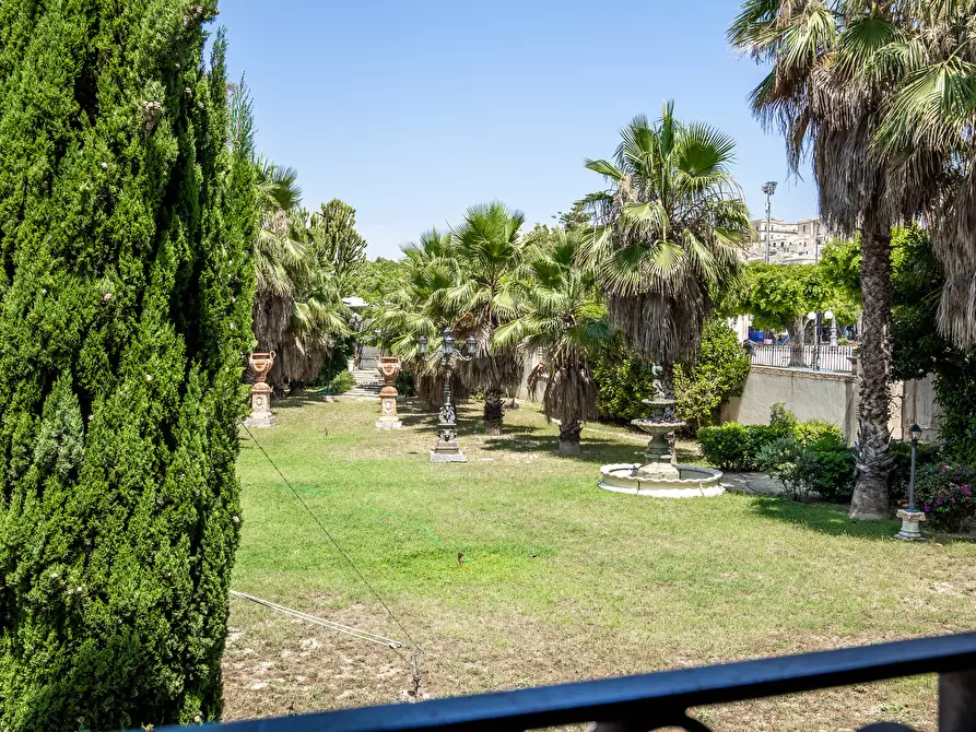 Immagine 13 di Villa in vendita  in Via pola 2 a Noto