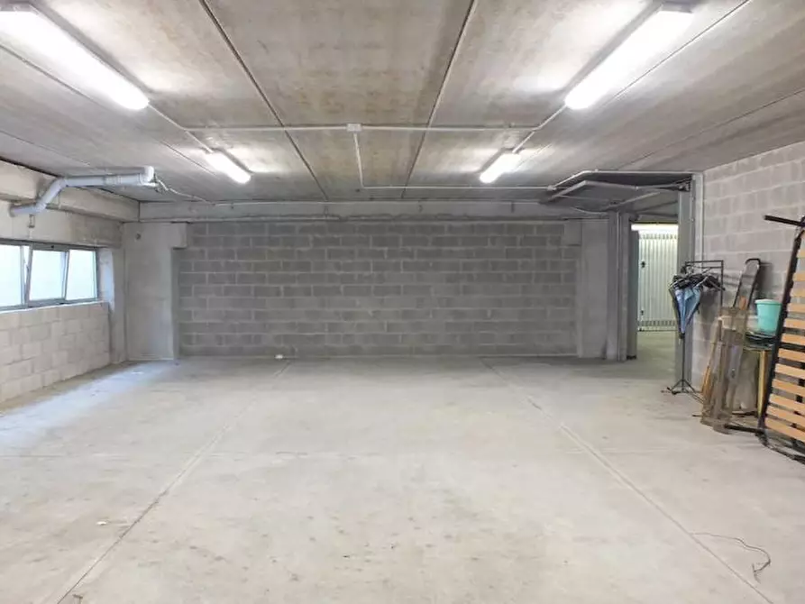 Immagine 3 di Locale commerciale in vendita  in Viale Santa Panagia 232 a Siracusa