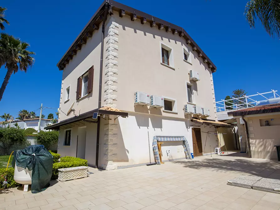 Immagine 12 di Villa in vendita  in Via Taormina 37 a Siracusa