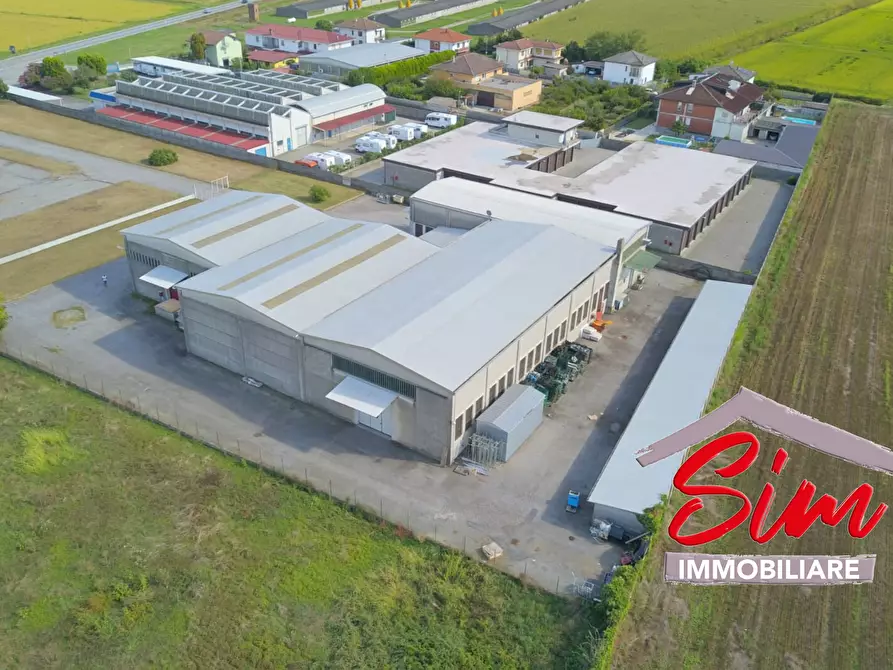 Immagine 25 di Locale commerciale in vendita  in Strada statale 229 del Lago d'Ortatrada provincial sn a Caltignaga