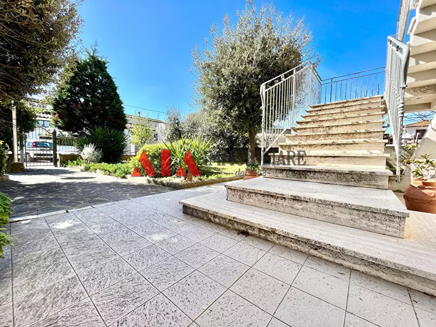 Immagine 1 di Villa in vendita  in Via del Popolo a Pontedera