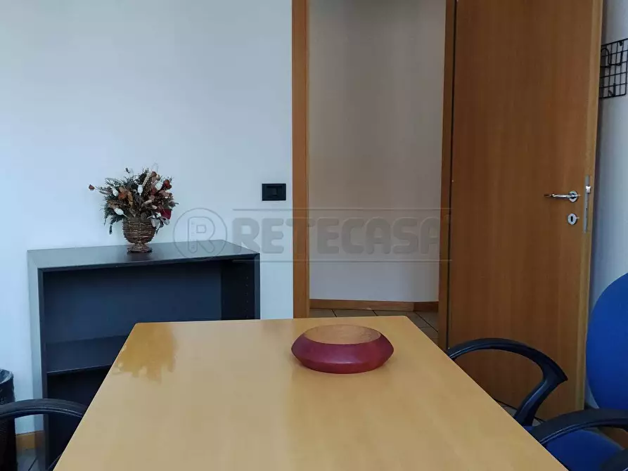 Immagine 6 di Ufficio in vendita  a Bergamo