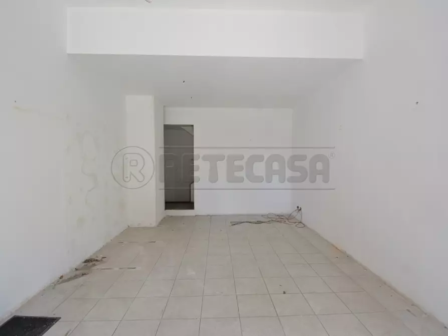 Immagine 5 di Locale commerciale in affitto  in Viale San Martino 216 a Messina