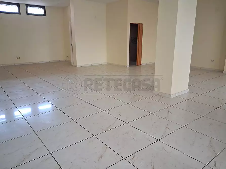 Immagine 5 di Locale commerciale in affitto  in Via Guglielmo Marconi a Marcianise