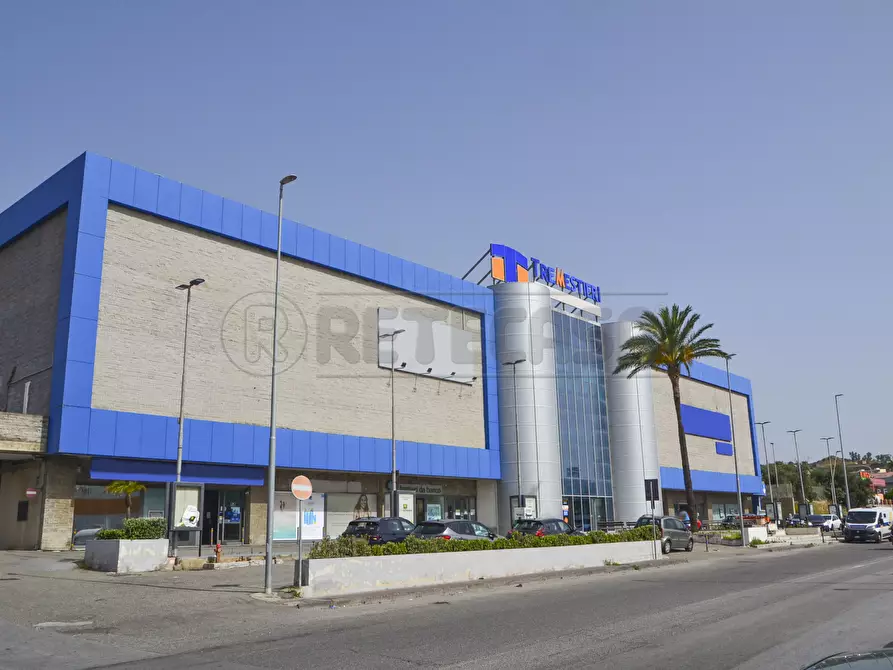 Immagine 4 di Locale commerciale in vendita  in Località Tremestieri 379 a Messina