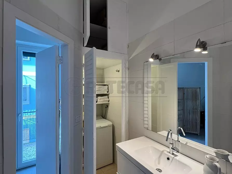 Immagine 35 di Quadrilocale in affitto  in Lungomare Cristoforo Colombo 39 a Salerno